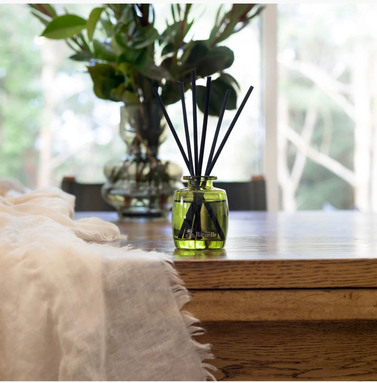 Lemongrass, Lemon Myrtle, Grapefruit & Eucalyptus
Fragrance Diffuser Set | 90ml or 220ml