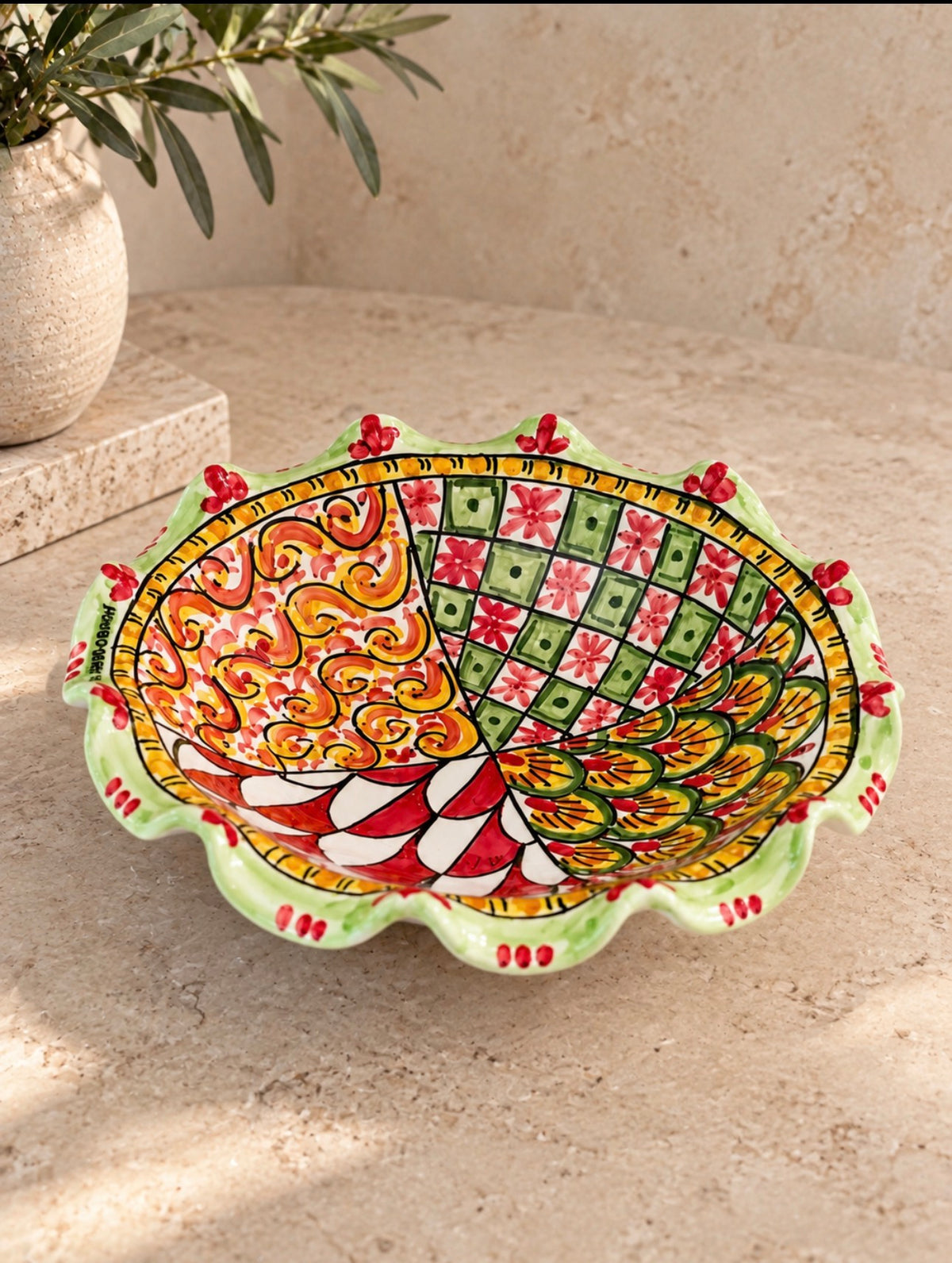 Hand-decorated Sicilian ceramic bowl centerpiece from Caltagirone item 28 Mondocreazioni