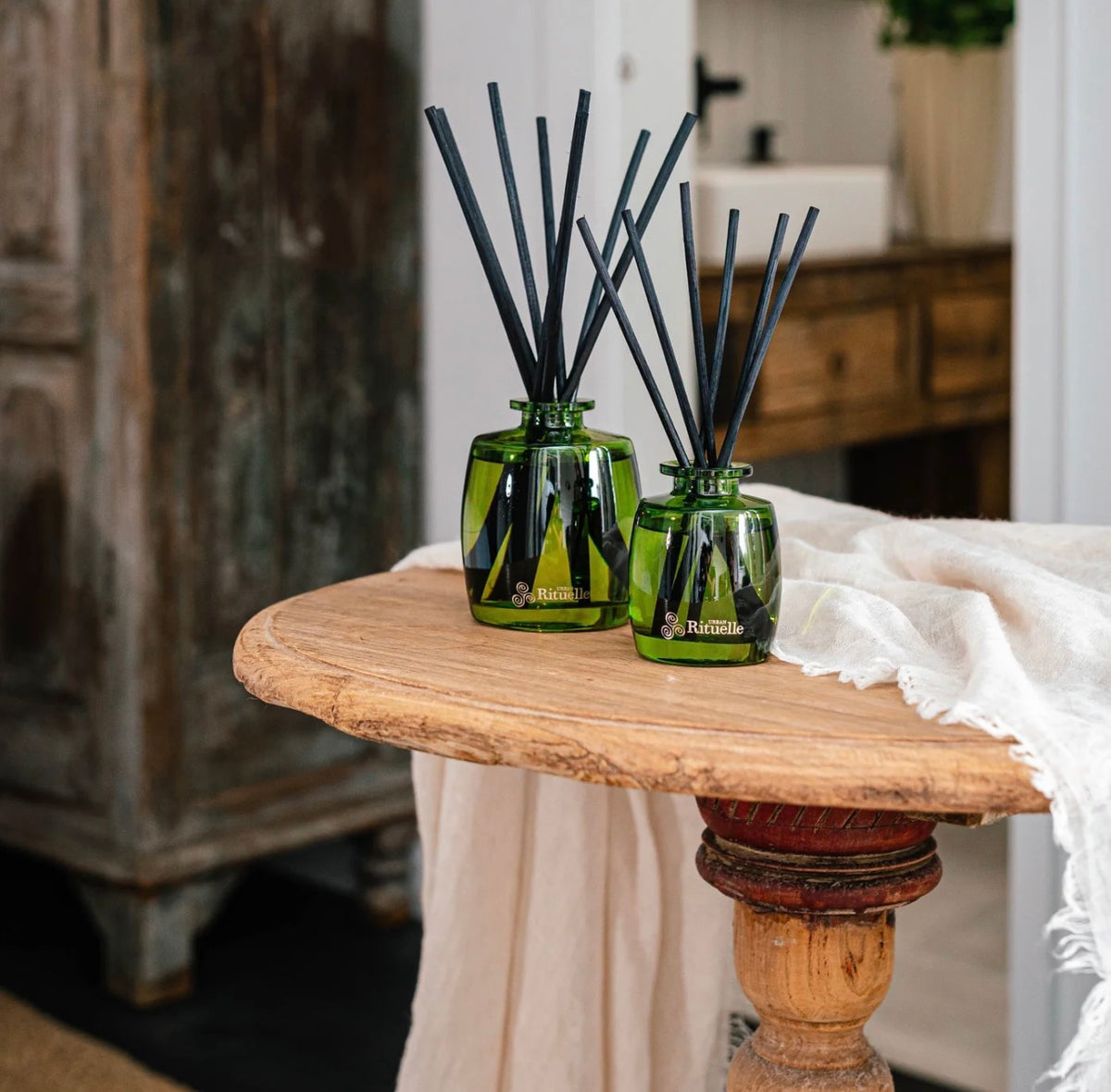 Lemongrass, Lemon Myrtle, Grapefruit & Eucalyptus
Fragrance Diffuser Set | 90ml or 220ml